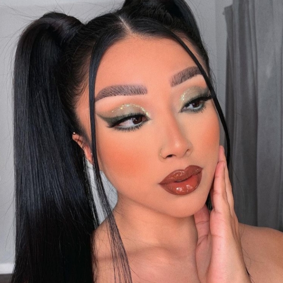 Colourpop x The Child™ Eyeshadow Palette - Picture 9 of 10